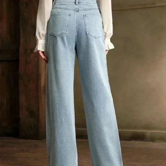 Light Wash Casual Women's Hand-Stitched Rhinestone Jeans - Picture 6 of 8